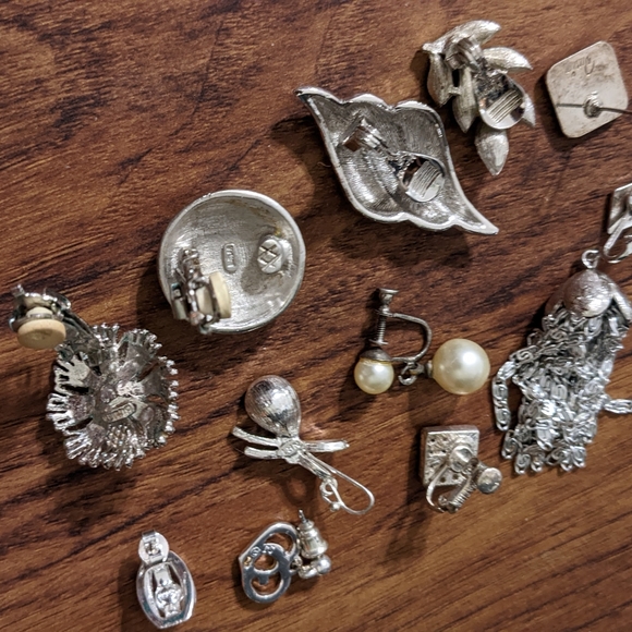 Lot of 11 signed single vintage earrings, silvertone - Picture 3 of 8